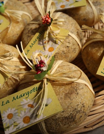 Laboratori di caseificazione e di apicoltura a Macra sabato 25 aprile