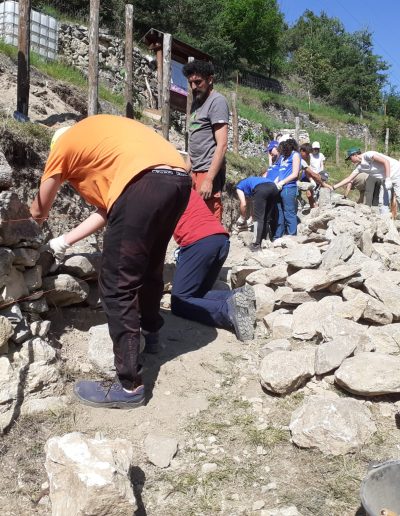 Corso sui Muretti a secco per giovani a Macra il 25-26-27 maggio del Progetto RiattivaMenti